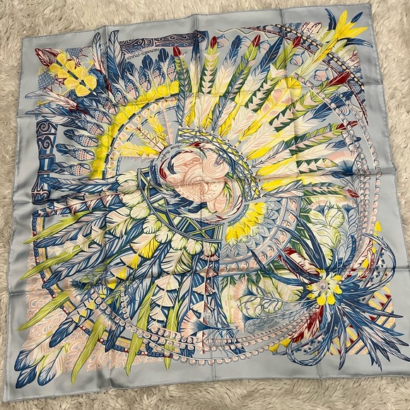 Hermes’ Silk Scarf 90cm - Picture 2 of 4